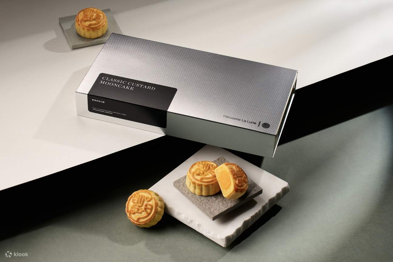 パティスリー・ラ・ルーン 月餅 | 溶岩カスタード月餅、各種月餅セレクション | 9月16日～10月5日 旺角 (Mong Kok) または銅鑼湾 (Causeway Bay) にてお受け取り | 2025年 月餅オファー